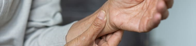 Comment choisir une mutuelle quand on a la maladie de Parkinson ?