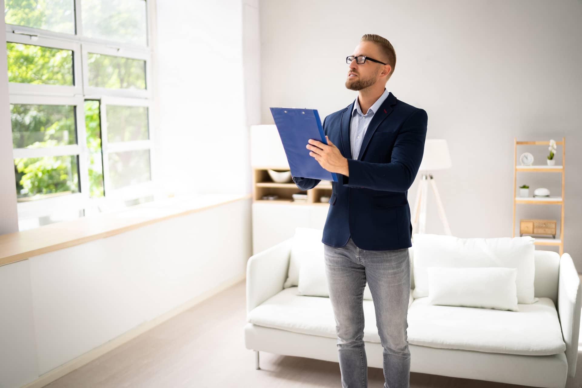 Absence prolongée et vacances d’été : pensez à vérifier la clause d’inhabitation avant de quitter 