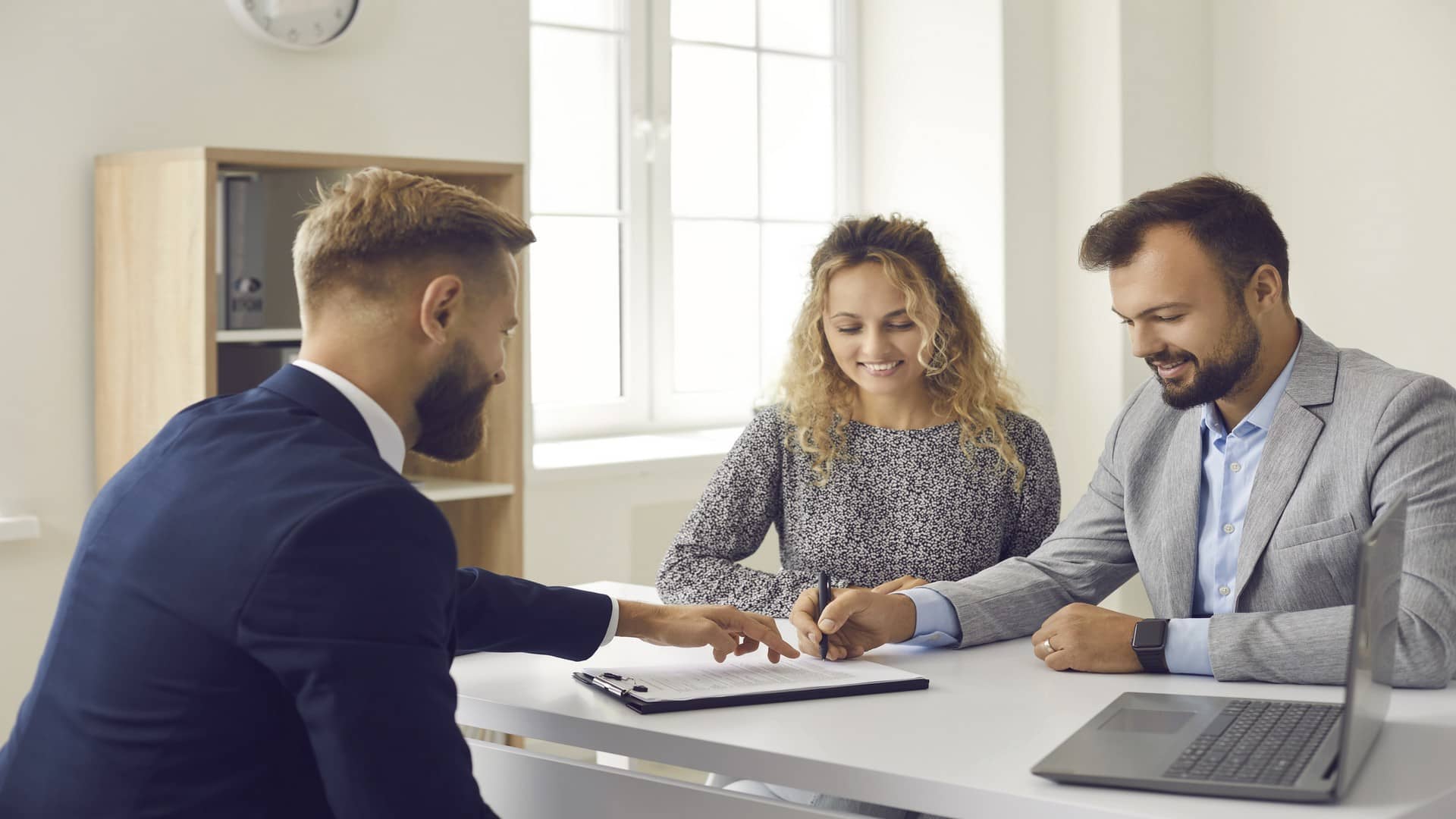 Avis sur l’assurance vie : tout ce qu’il faut savoir avant de souscrire