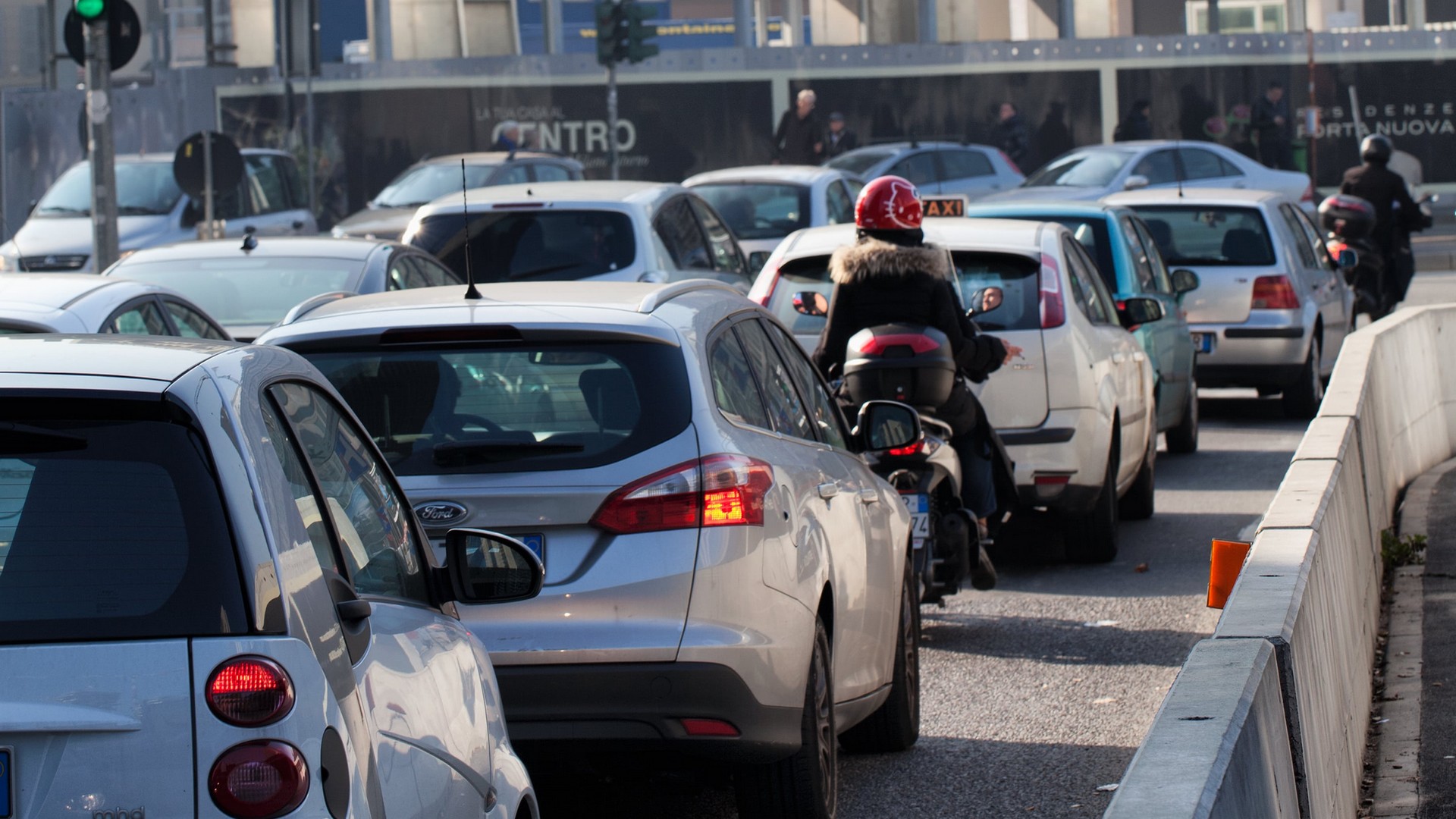 La circulation inter-files des deux-roues motorisés officiellement autorisée en France