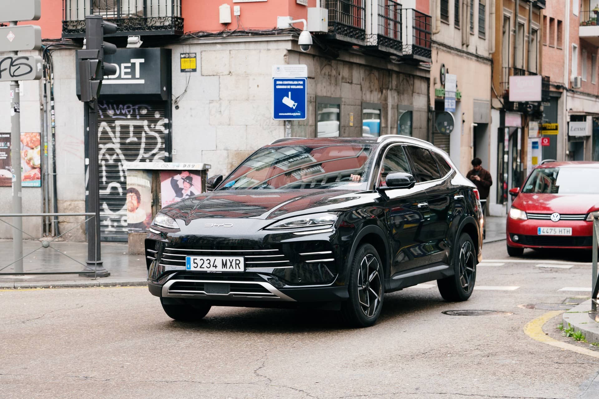 Dolphin G DM i, la citadine hybride de BYD à la conquête du marché européen