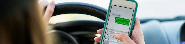 Les Français souhaitent des sanctions plus sévères pour lutter contre l’usage du téléphone au volant